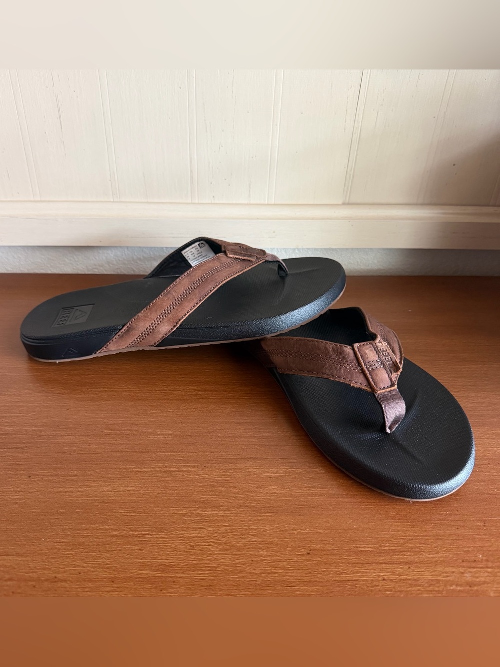 Reef Cushion Phantom LE Men’s 9 Thong Sandals Leather Upper Brown Flip Flops